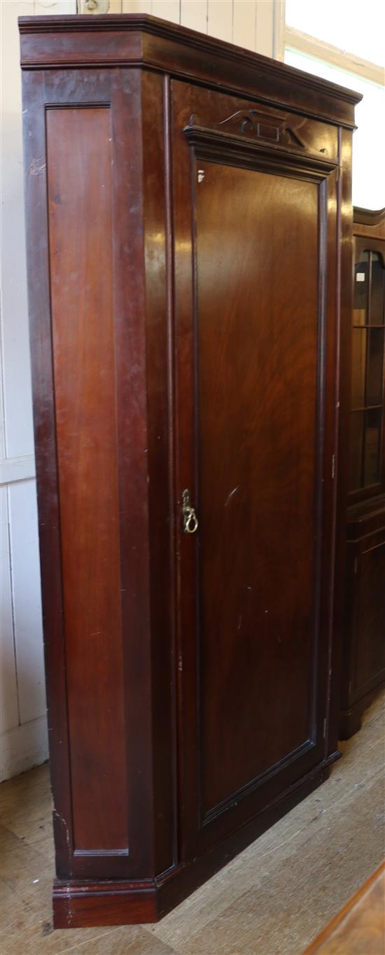 Georgian style mahogany standing corner cupboard & mahogany corner wardrobe(-)